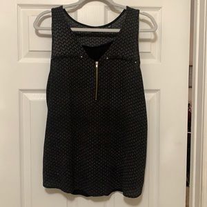 Black tank top with arrows